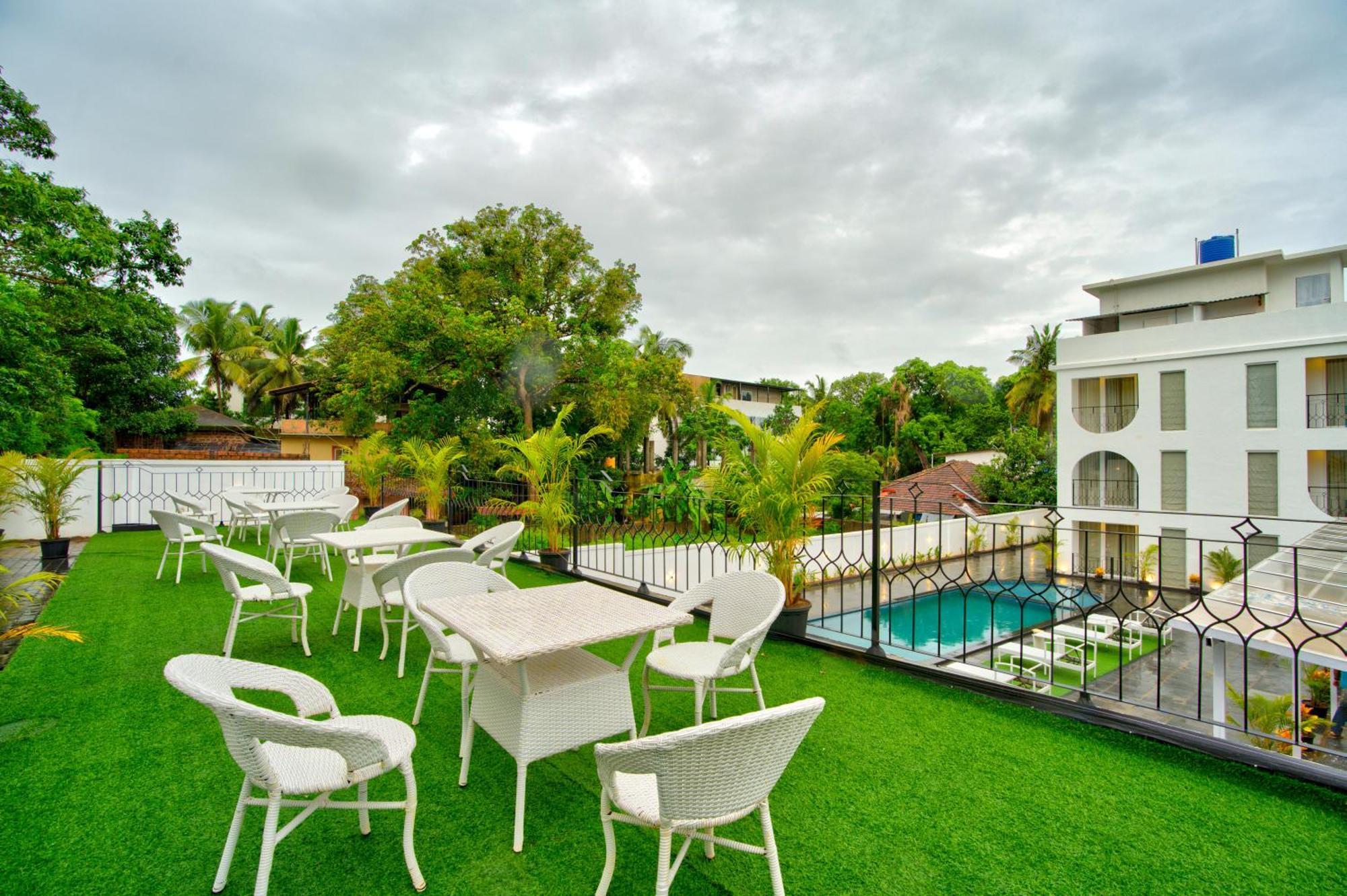 Hotel Goa Courtyard By The Porto Arpora Baga Exterior foto