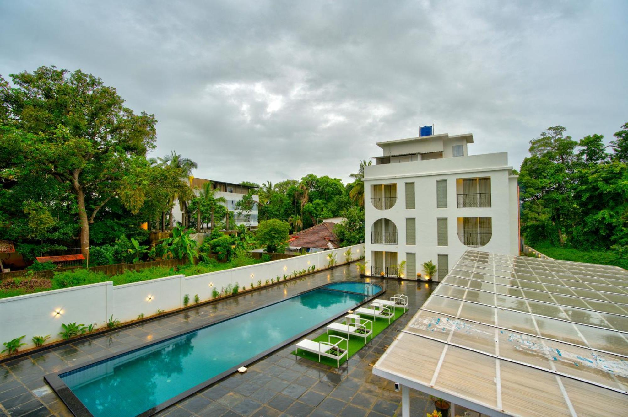 Hotel Goa Courtyard By The Porto Arpora Baga Exterior foto