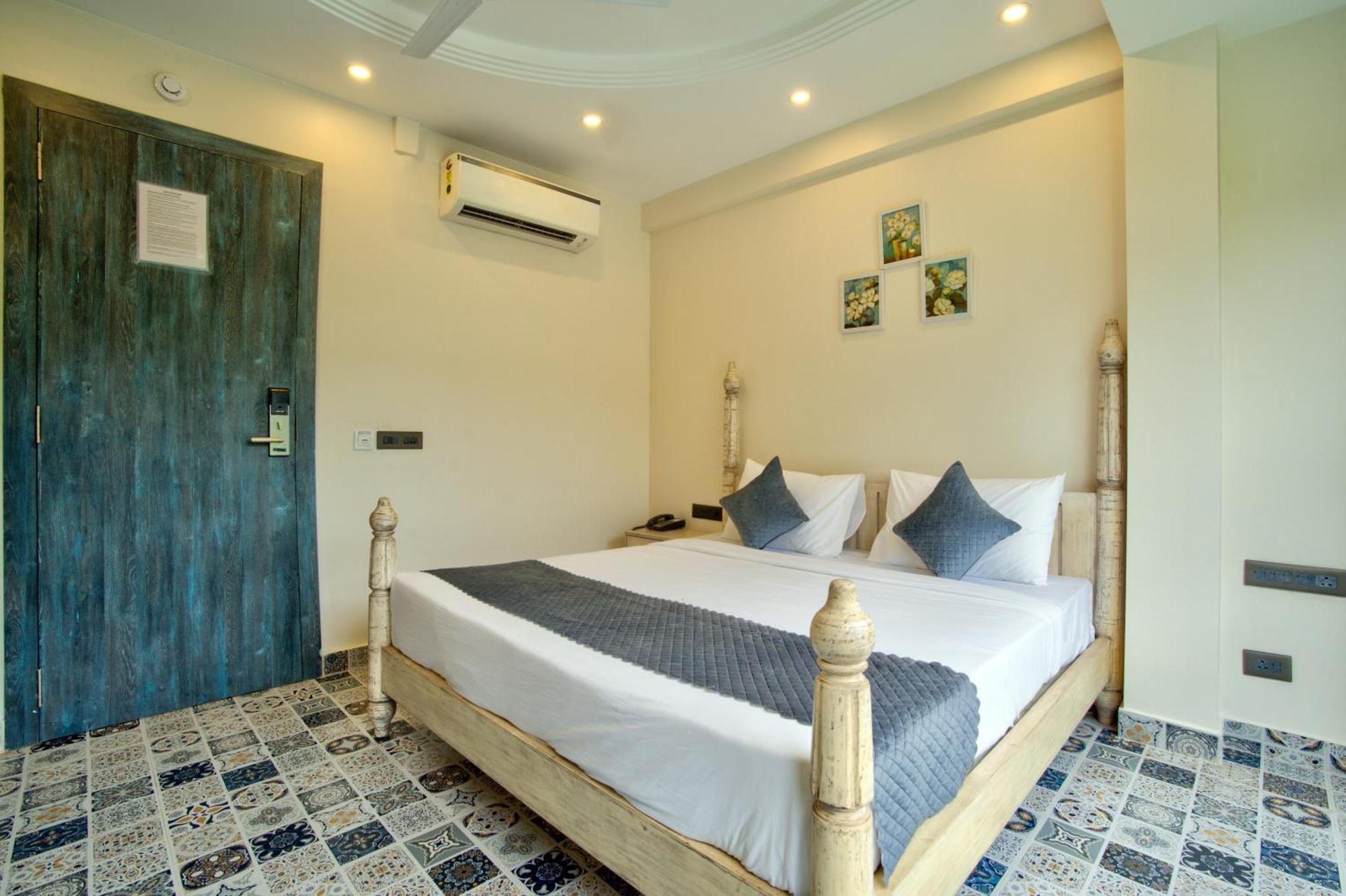 Hotel Goa Courtyard By The Porto Arpora Baga Exterior foto