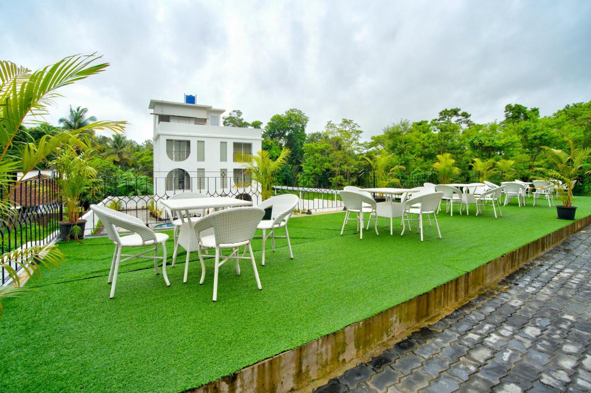 Hotel Goa Courtyard By The Porto Arpora Baga Exterior foto