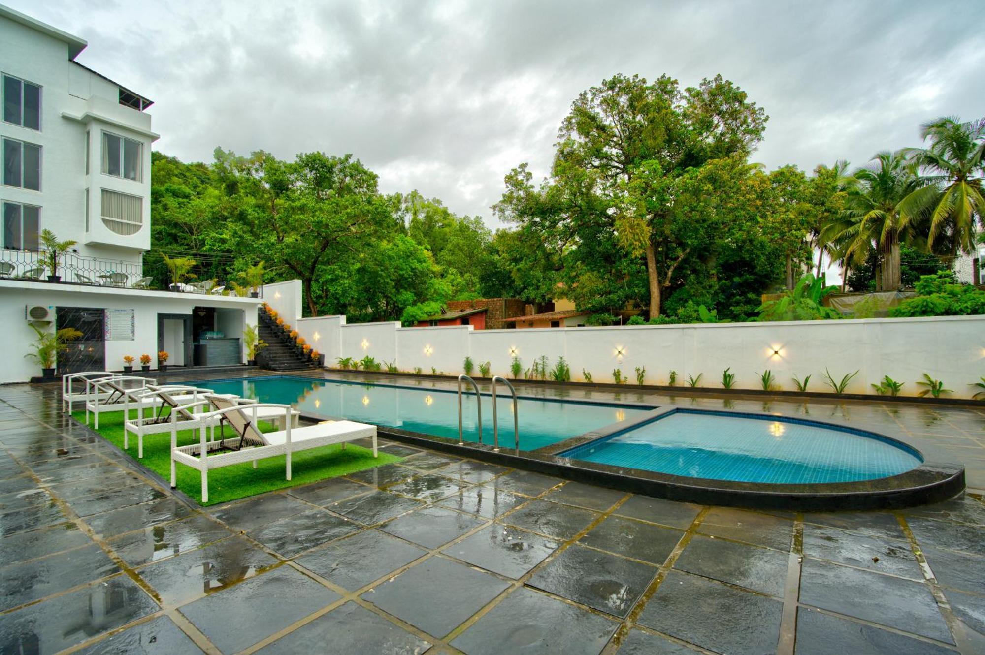 Hotel Goa Courtyard By The Porto Arpora Baga Exterior foto