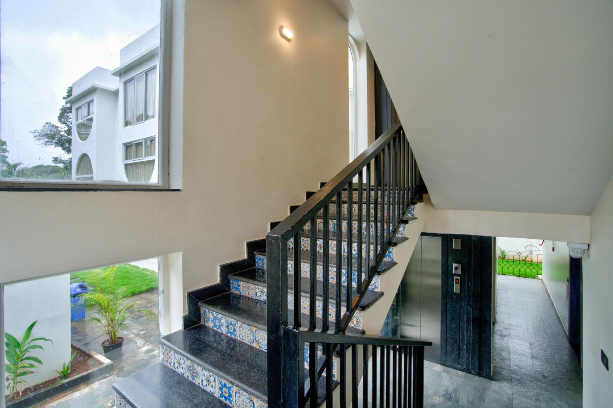 Hotel Goa Courtyard By The Porto Arpora Baga Exterior foto